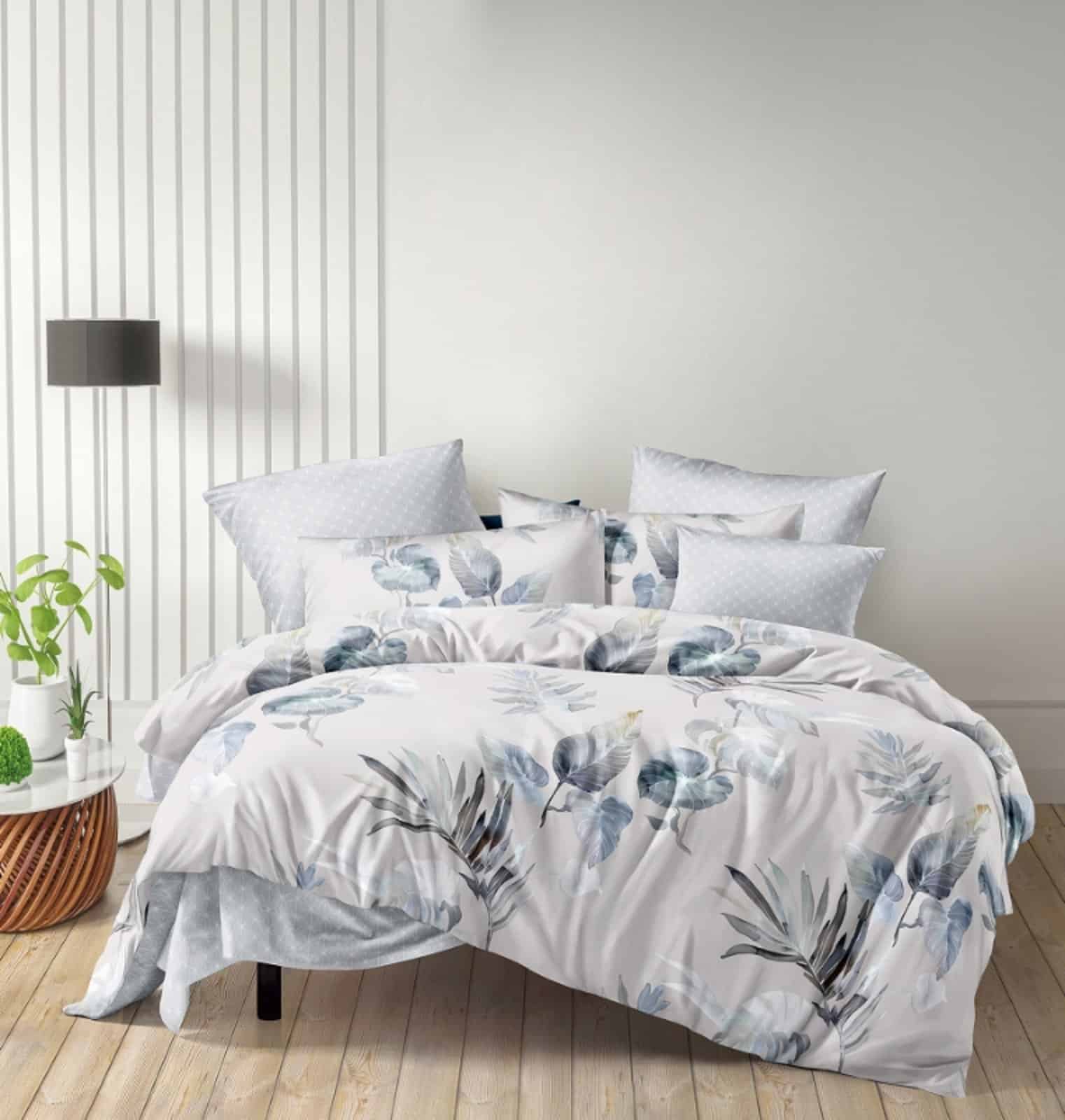 világos szürke-kék levelek